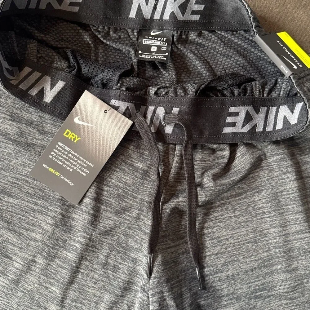 Nike Dry Men’s Gray Training Shorts Standard Fit Size M NWT